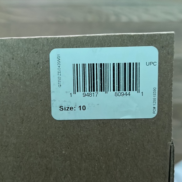 *Brand New* Yeezy foam runners size 10 - Picture 5 of 5